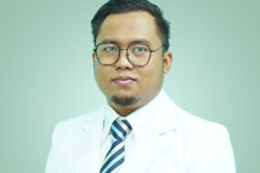 dr. Apriyanza Akbar, Sp.T.H.T.K.L., FICS